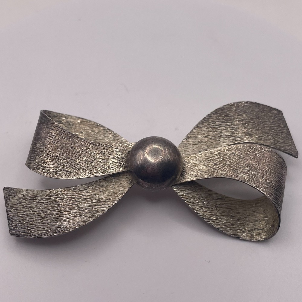 Vintage Silver Tone Textured Ribbon Bow Brooch Pin Mid-Century Classic Style